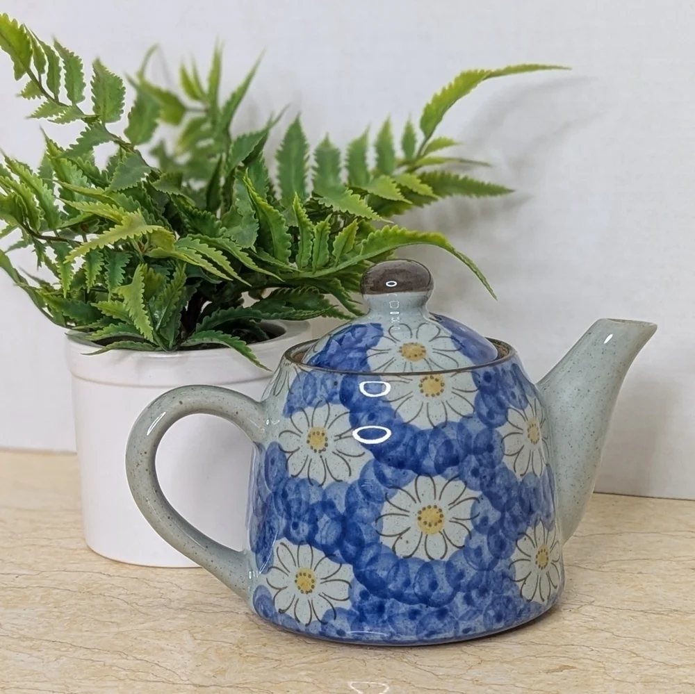 Vintage Ceramic Chinese Blue Daisy Floral Lidded Teapot Cottagecore